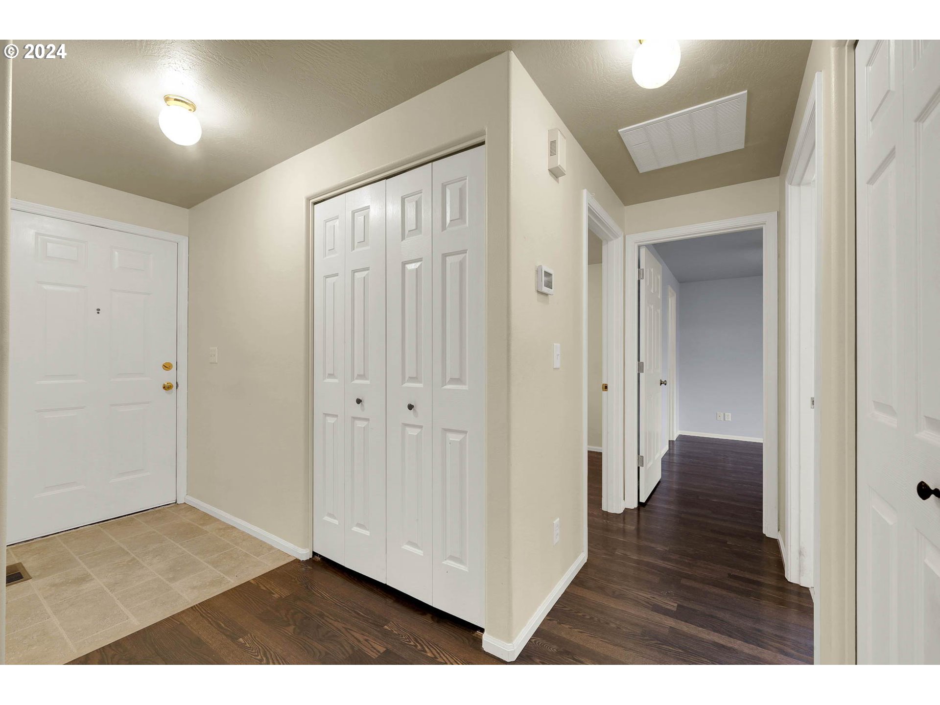 972 West L Street Springfield, OR 97477 - Photo 5 of 27 a view interior of the house