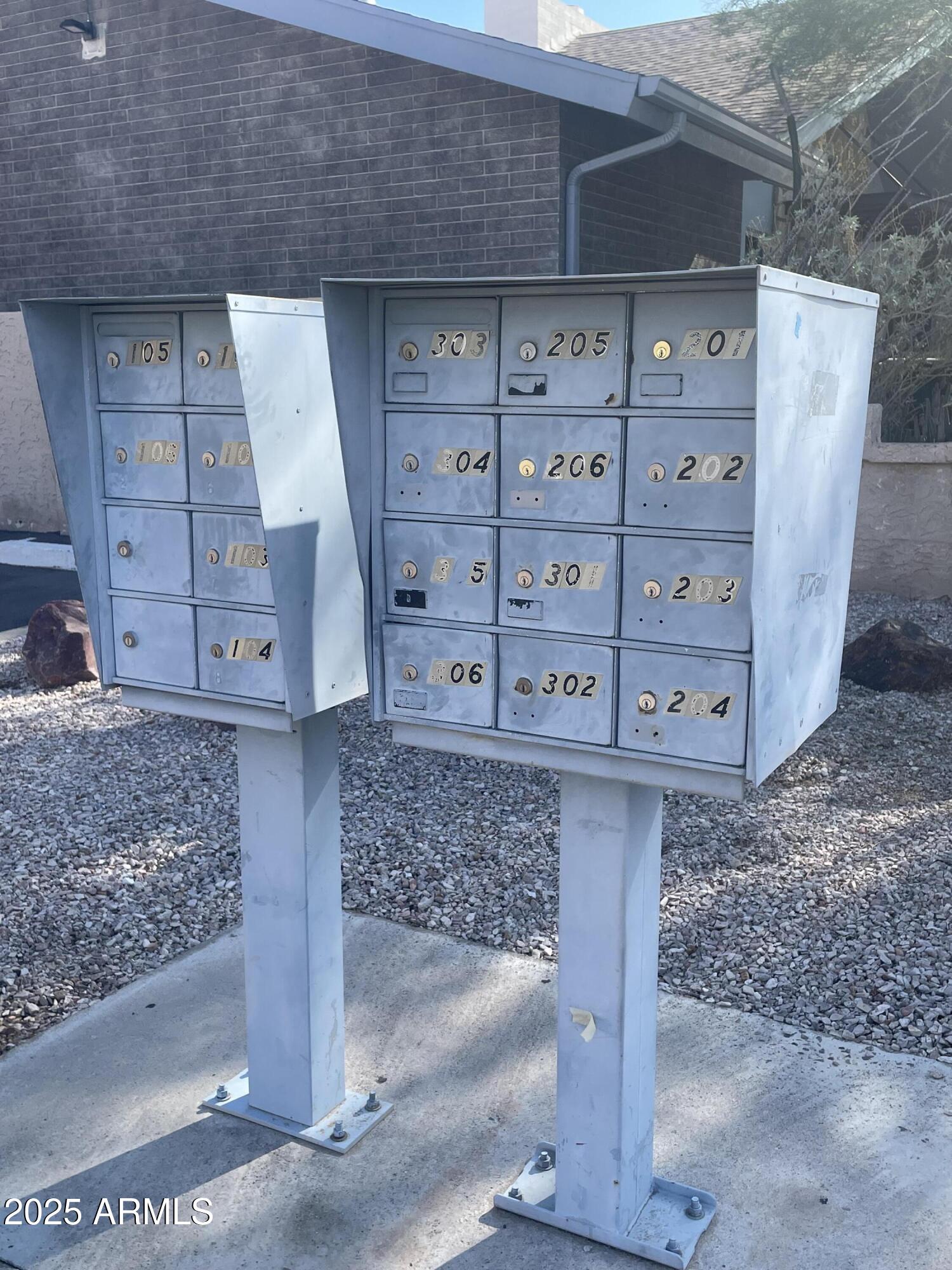 602 East Townley Avenue, Unit 305 Phoenix, AZ 85020 - Photo 14 of 21 a view of a wooden door