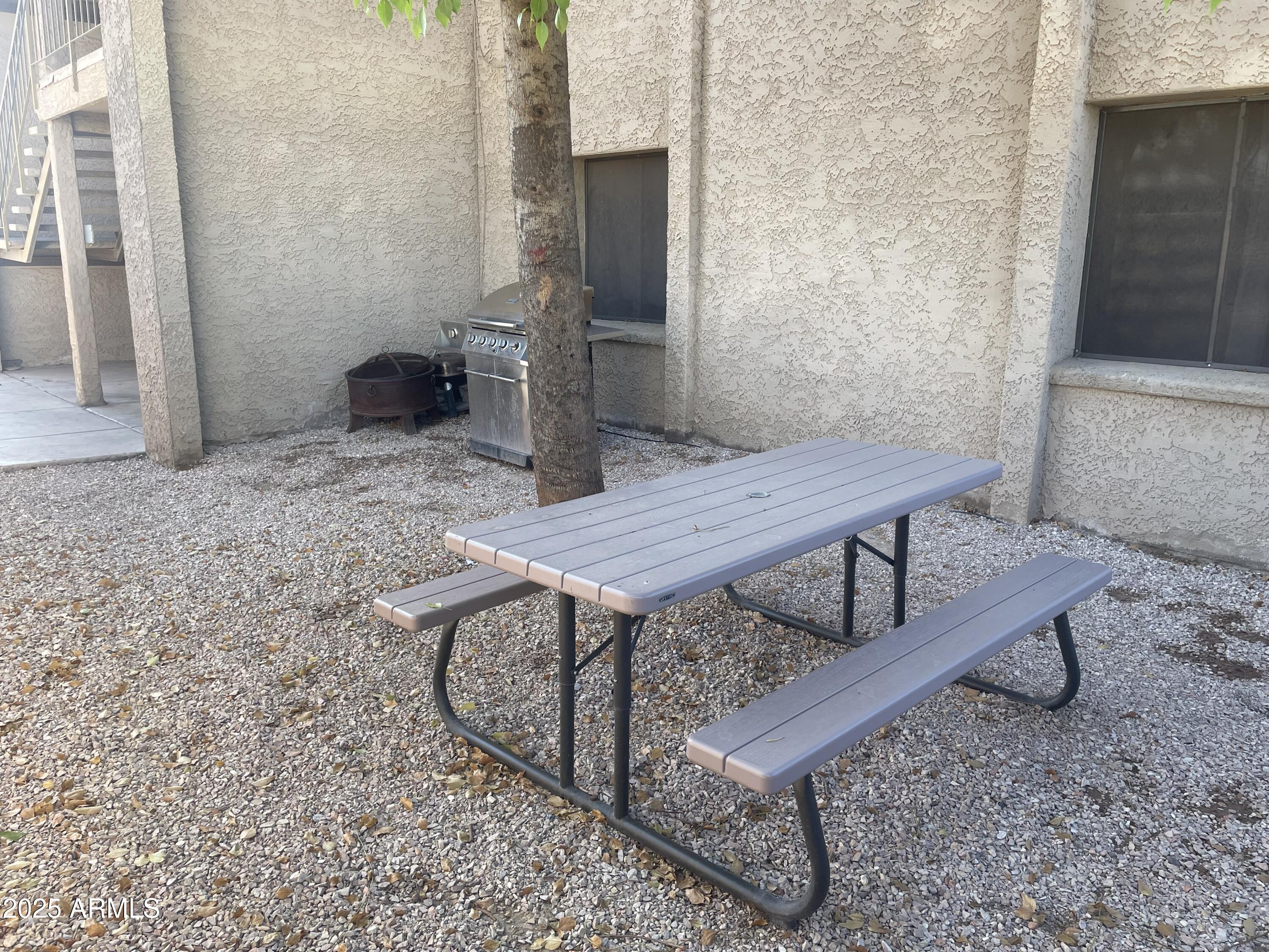 602 East Townley Avenue, Unit 305 Phoenix, AZ 85020 - Photo 20 of 21 a view of a wooden bench in kitchen