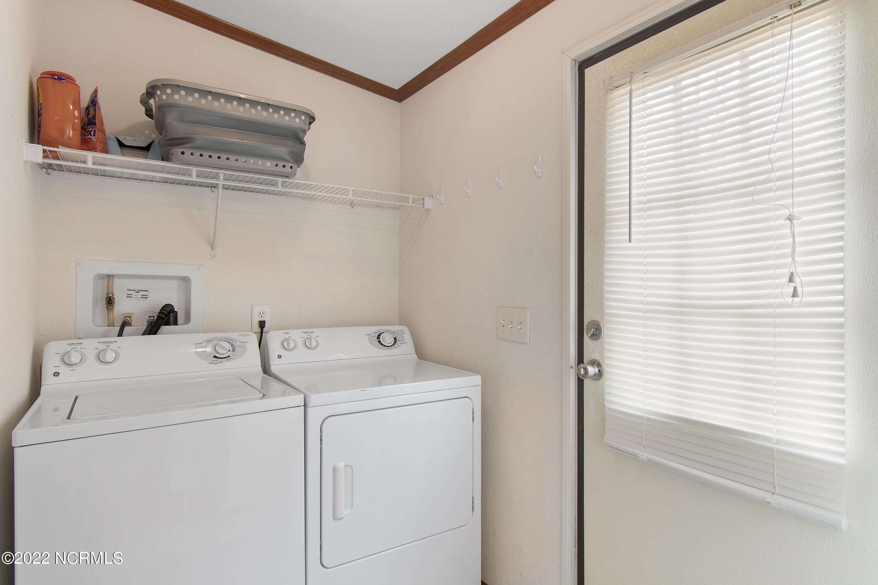 512 Cherokee Road Southport, NC 28461 - Photo 22 of 32 Laundry Room