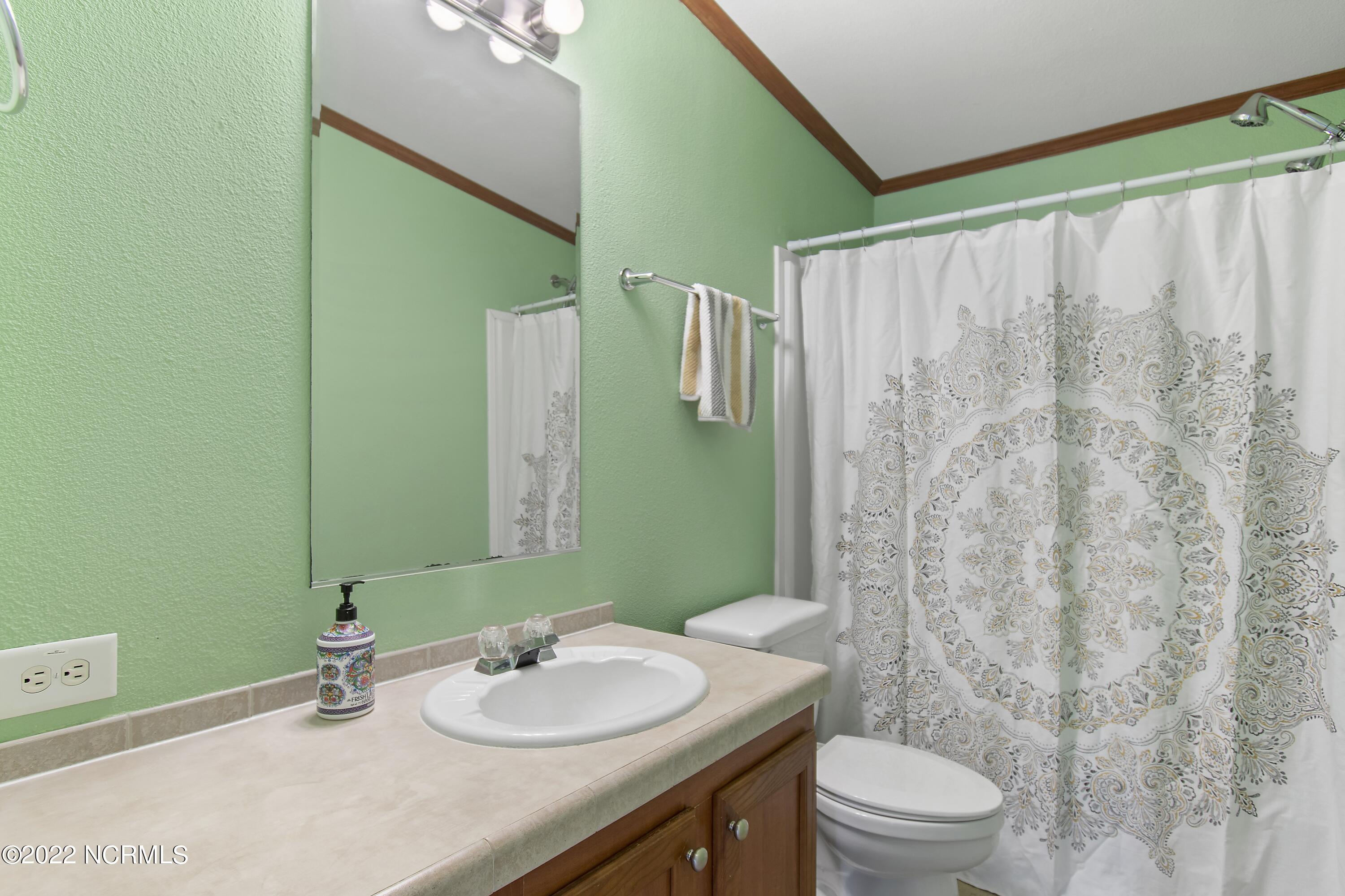 512 Cherokee Road Southport, NC 28461 - Photo 8 of 32 Hall Bathroom