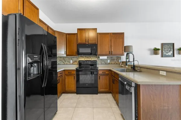 $229,900 | 1919 Greenwood Valley Drive, Plant City, FL 33563