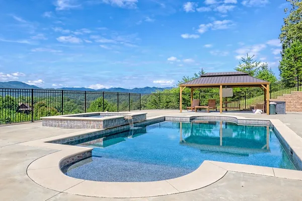 $1,325,000 | 340 Autumn Trail, Franklin, NC 28734