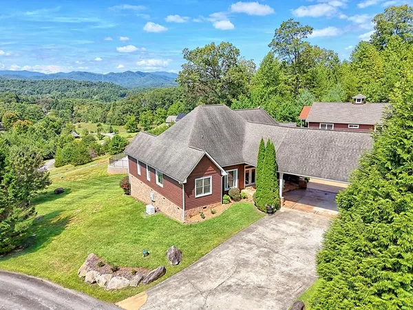 $1,325,000 | 340 Autumn Trail, Franklin, NC 28734
