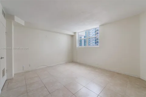 $360,000 | 3001 South Ocean Drive, Unit 749, Hollywood, FL 33019