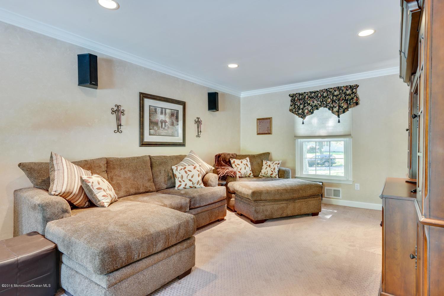 116 Windham Way Freehold, NJ 07728 - Photo 14 of 23 116 Windham Way Freehold NJ-large-034-18