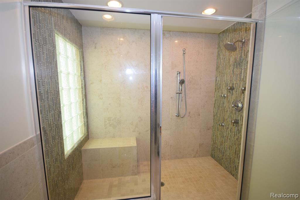 1525 West Reid Road Flint, MI 48507 - Photo 17 of 41 Gallery Image 17