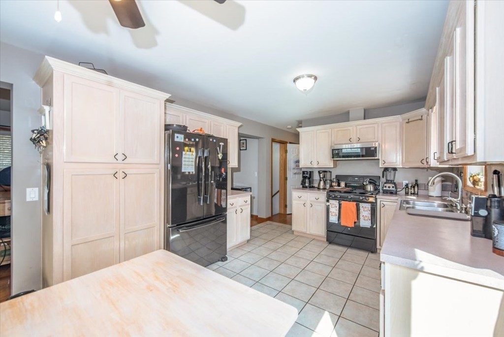 2 Shade Tree Lane Acushnet, MA 02743 - Photo 6 of 38