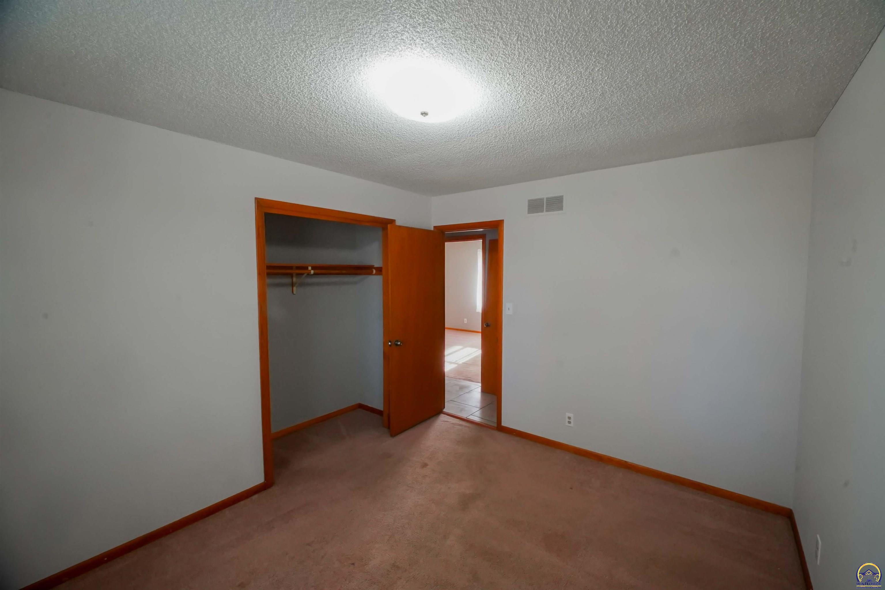 3525 Southeast Croco Road Topeka, KS 66605 - Photo 11 of 26