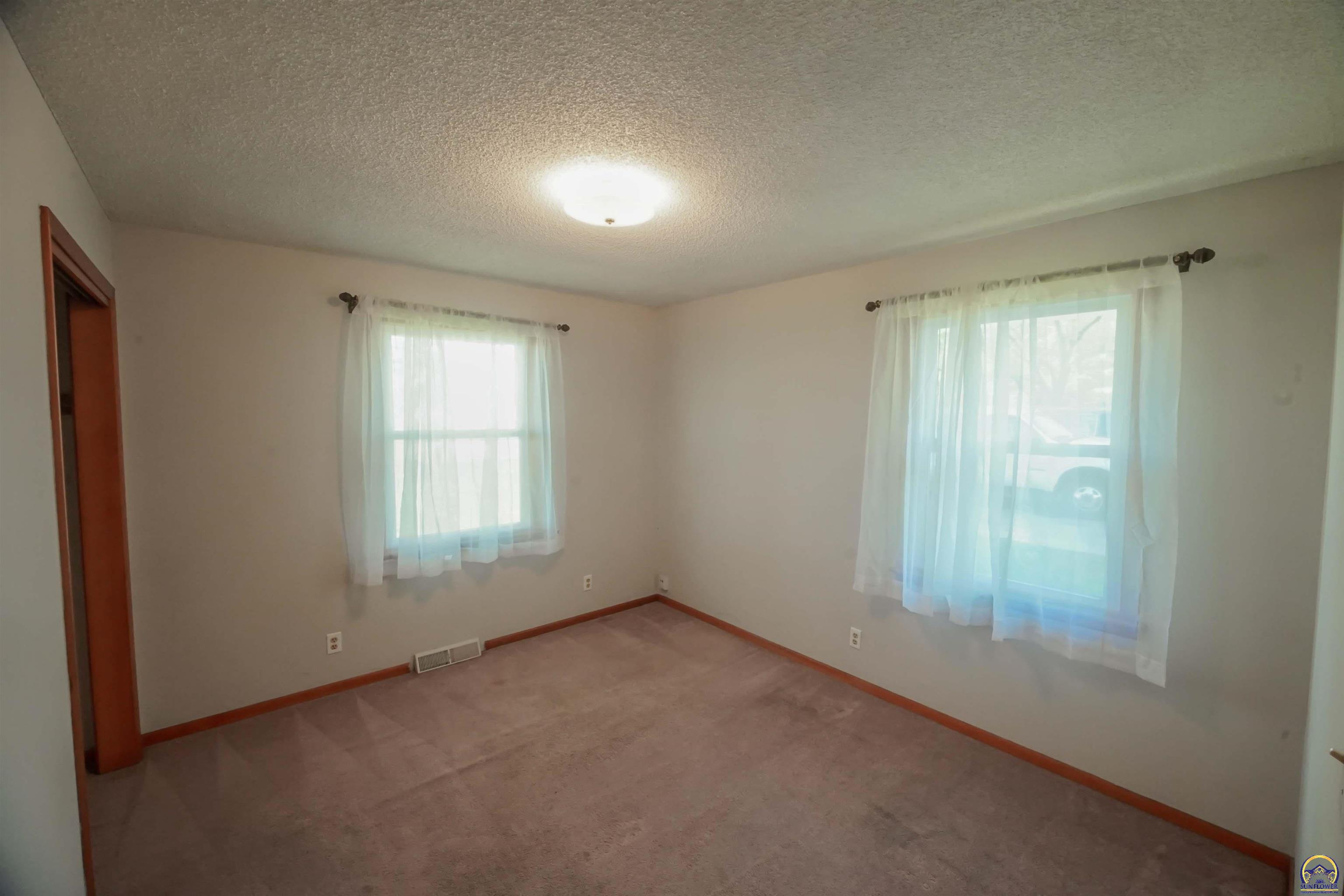 3525 Southeast Croco Road Topeka, KS 66605 - Photo 12 of 26