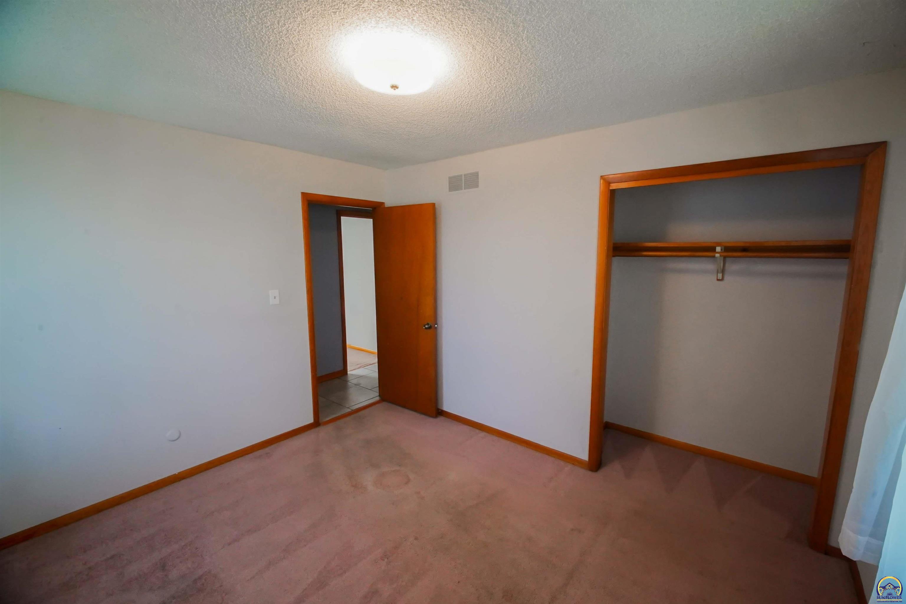 3525 Southeast Croco Road Topeka, KS 66605 - Photo 13 of 26