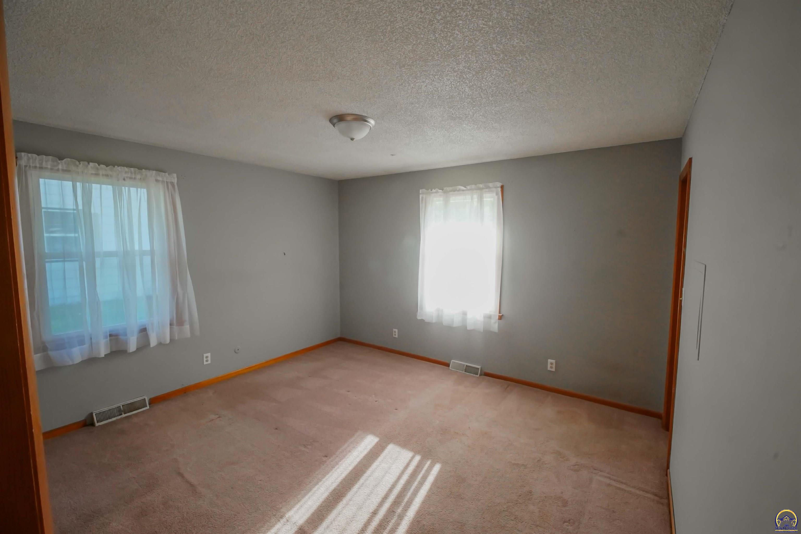 3525 Southeast Croco Road Topeka, KS 66605 - Photo 14 of 26