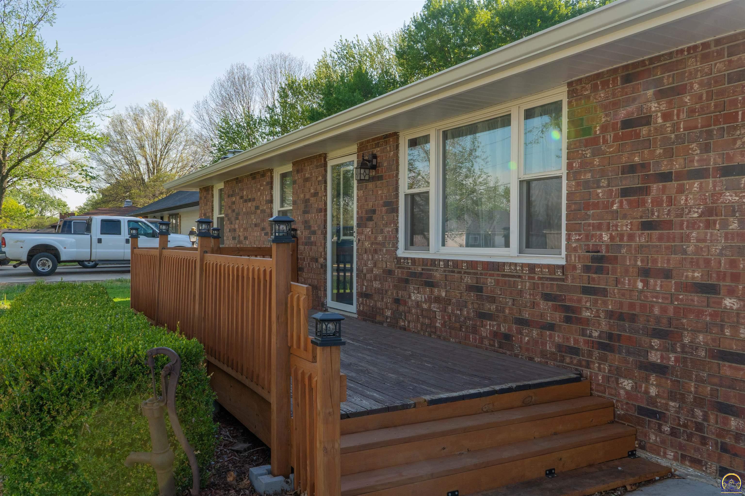 3525 Southeast Croco Road Topeka, KS 66605 - Photo 3 of 26