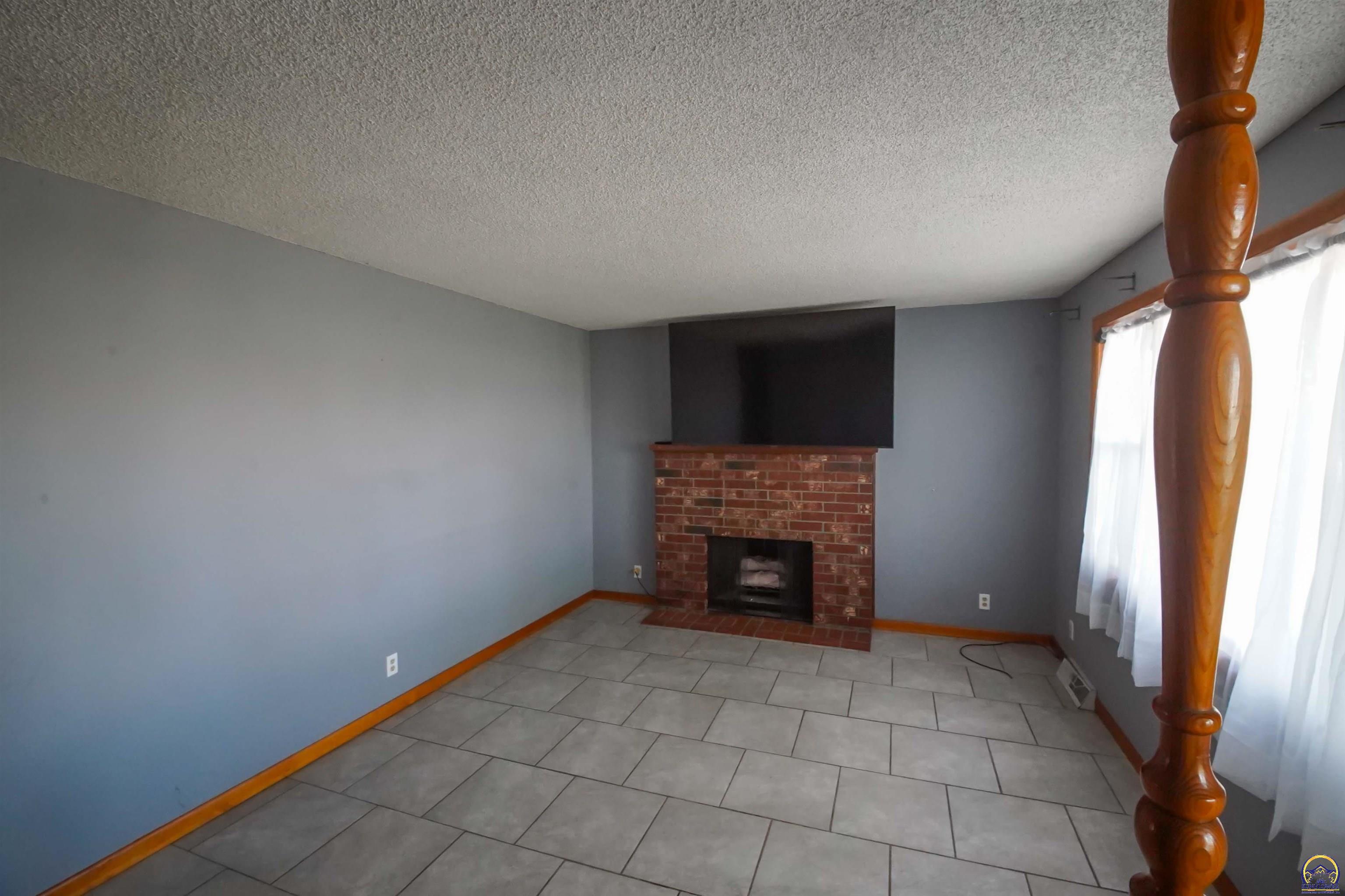 3525 Southeast Croco Road Topeka, KS 66605 - Photo 5 of 26