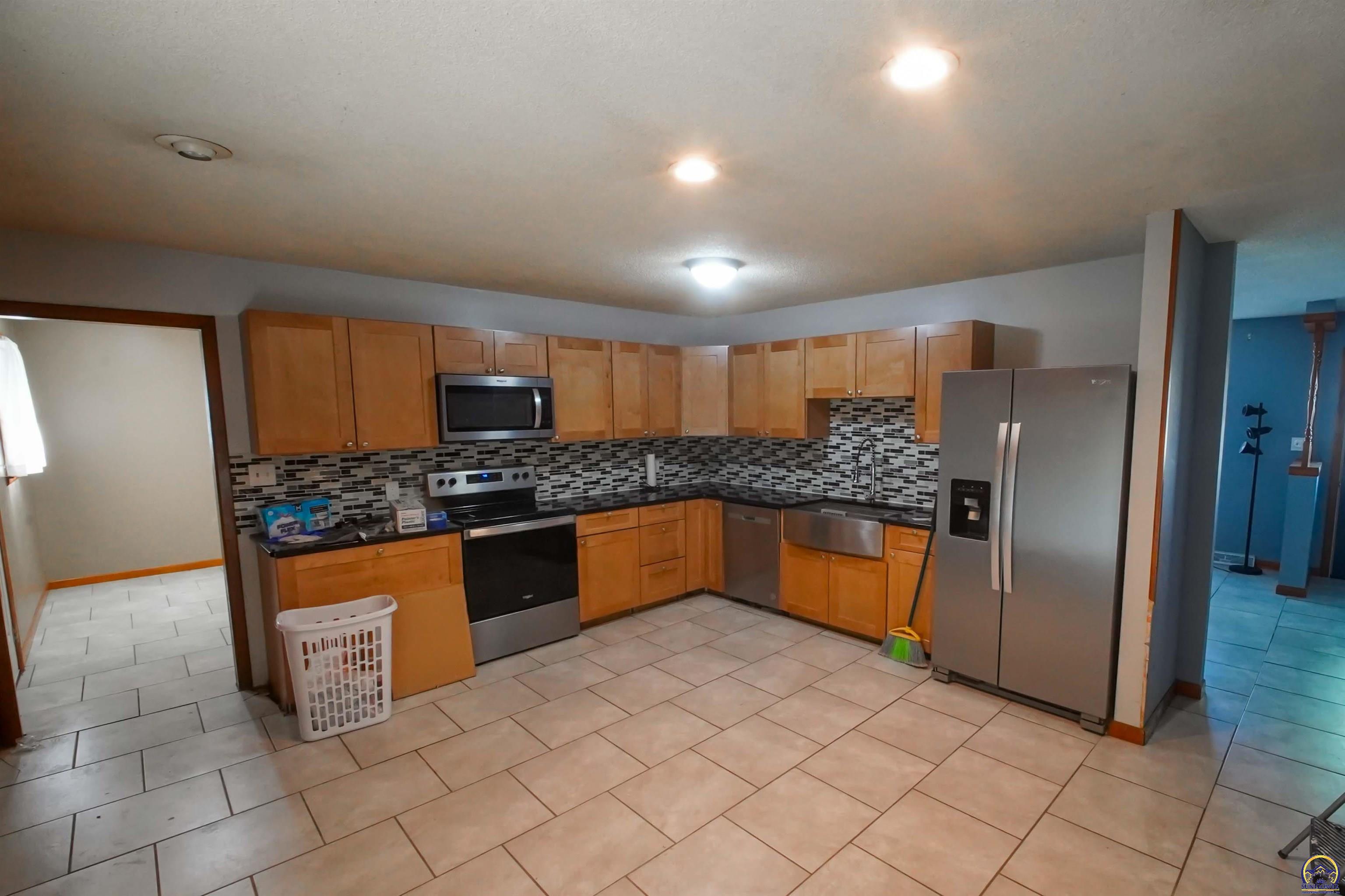 3525 Southeast Croco Road Topeka, KS 66605 - Photo 8 of 26