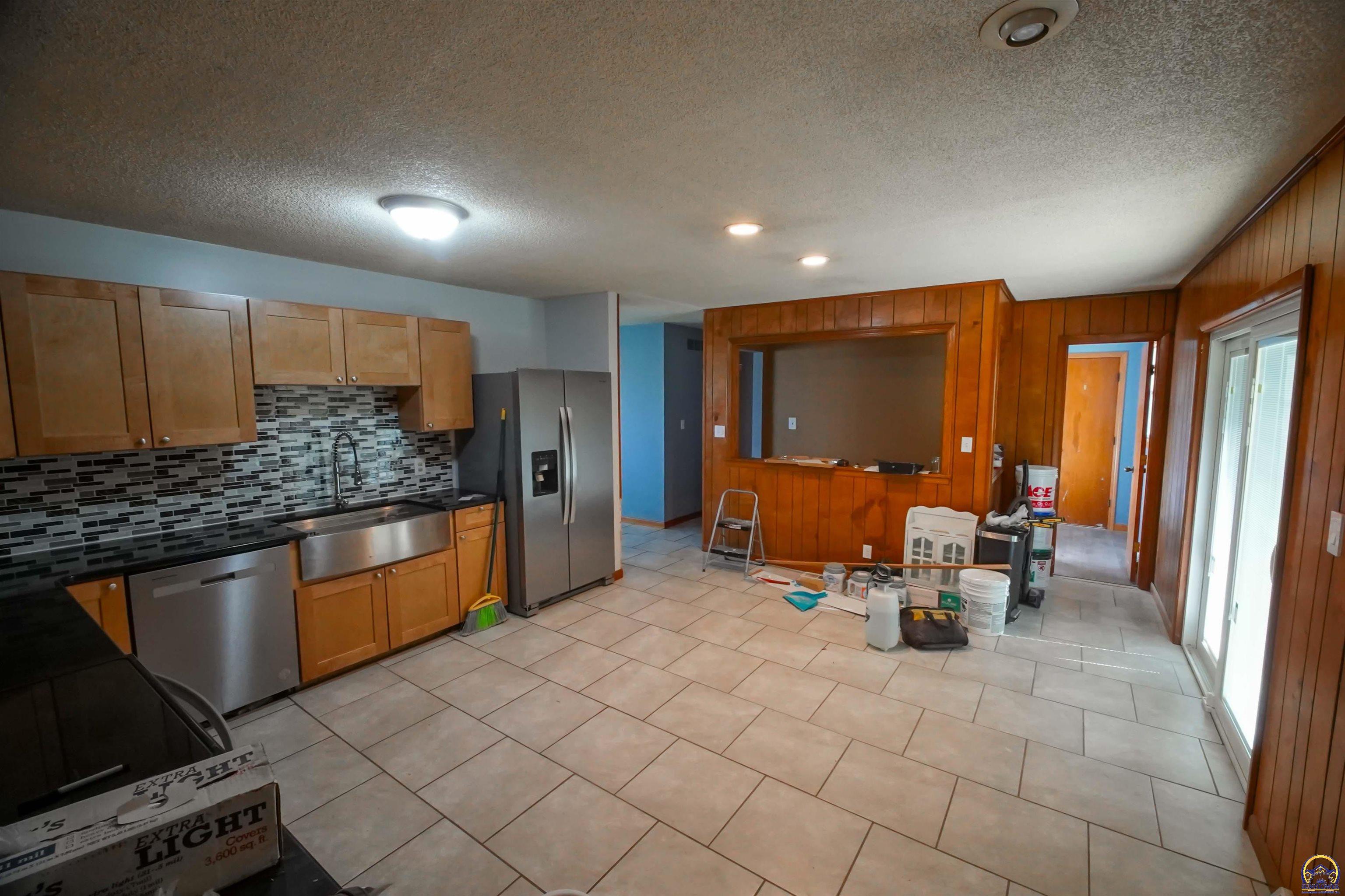 3525 Southeast Croco Road Topeka, KS 66605 - Photo 9 of 26