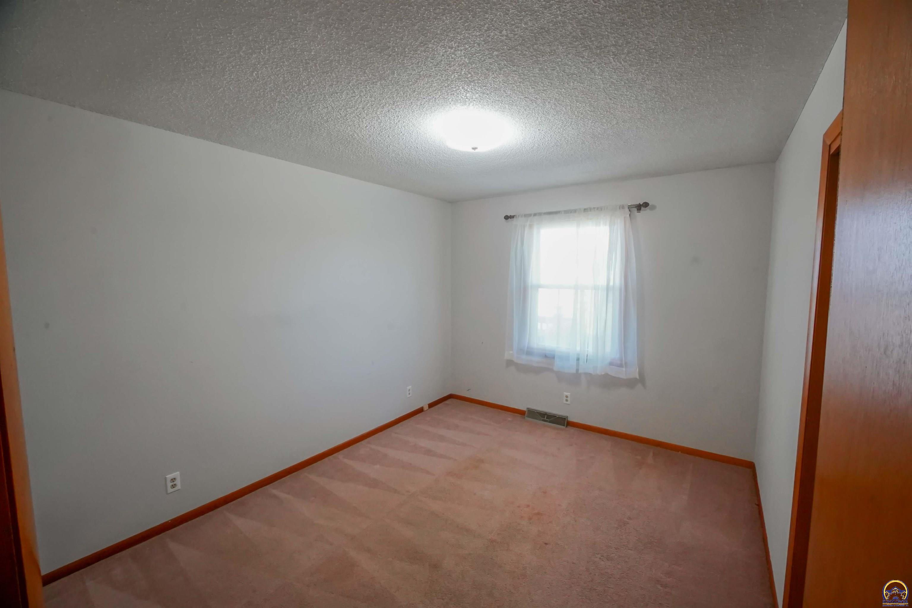 3525 Southeast Croco Road Topeka, KS 66605 - Photo 10 of 26