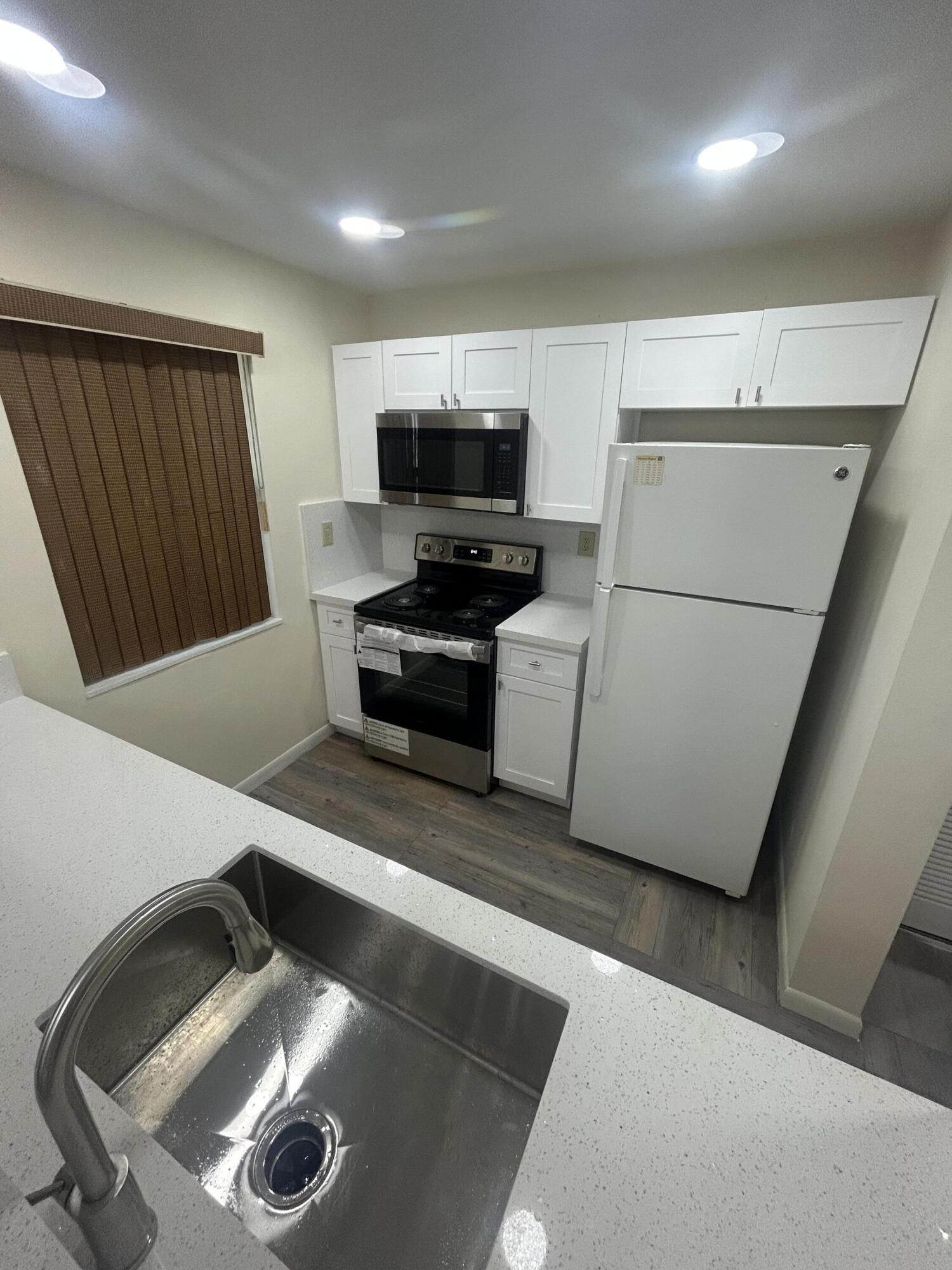 3252 Foxcroft Road, Unit 201 Miramar, FL 33025 - Photo 9 of 18 Kitchen2