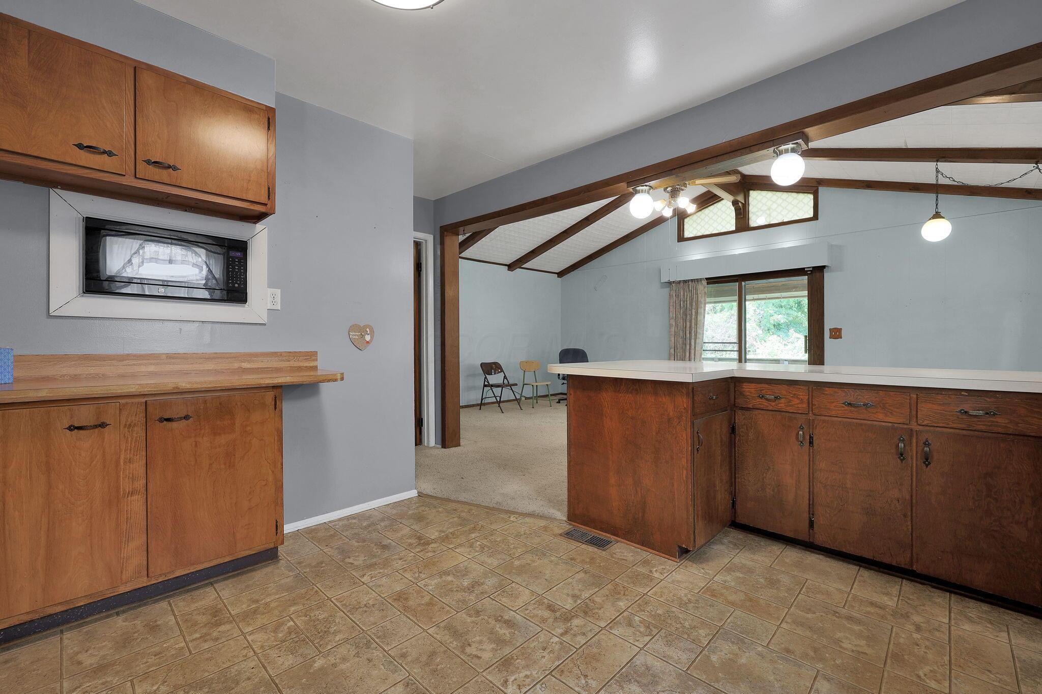 4652 Ludington Road Columbus, OH 43227 - Photo 12 of 43 Kitchen to Great Room