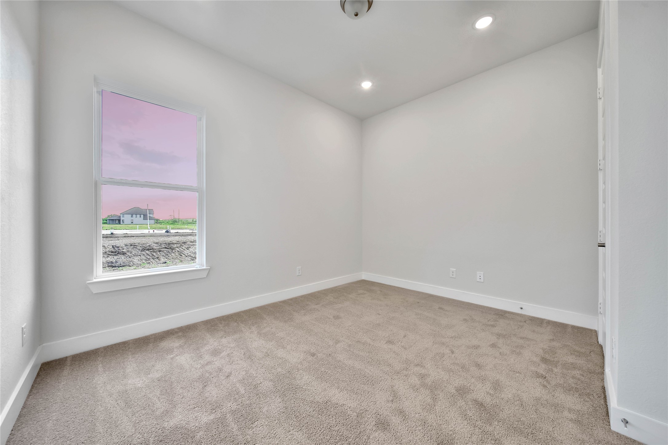 4602 Magnolia Bend Drive Rosharon, TX 77583 - Photo 21 of 39 an empty room with a window