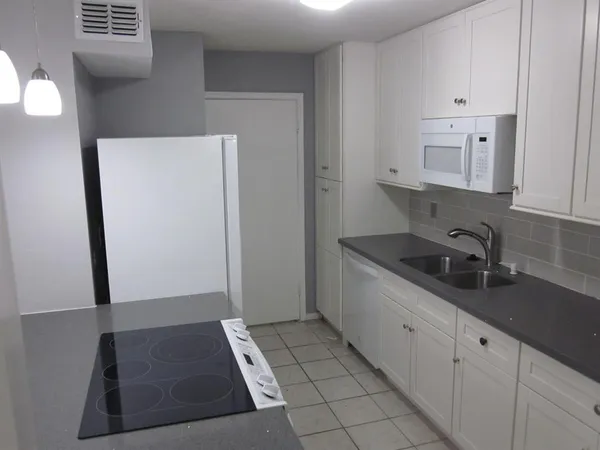$108,000 | 9797 Leawood Boulevard, Unit 1411, Houston, TX 77099
