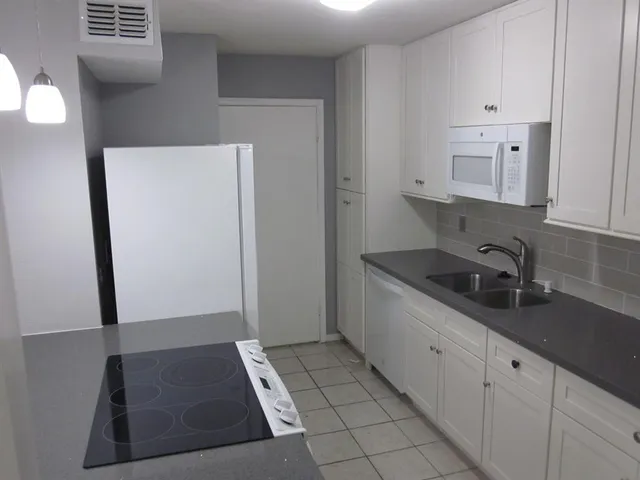 $108,000 | 9797 Leawood Boulevard, Unit 1411, Houston, TX 77099