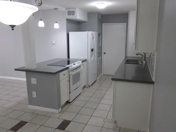 $108,000 | 9797 Leawood Boulevard, Unit 1411, Houston, TX 77099