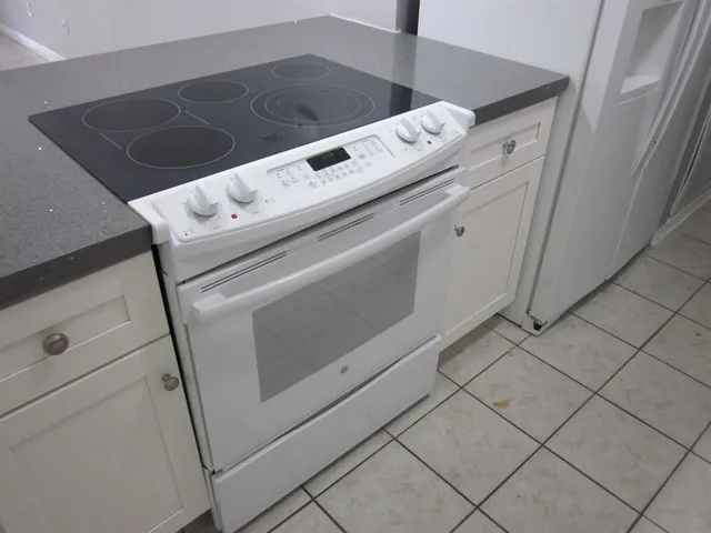 $108,000 | 9797 Leawood Boulevard, Unit 1411, Houston, TX 77099