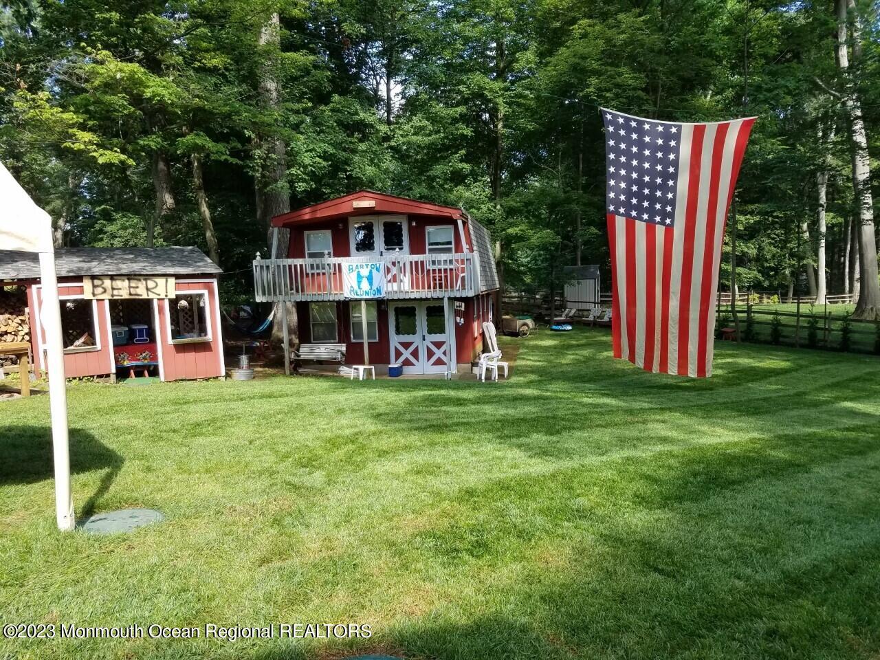 5 Rosedale Terrace Holmdel, NJ 07733 - Photo 54 of 55 Amazing yd for enrtertaining.