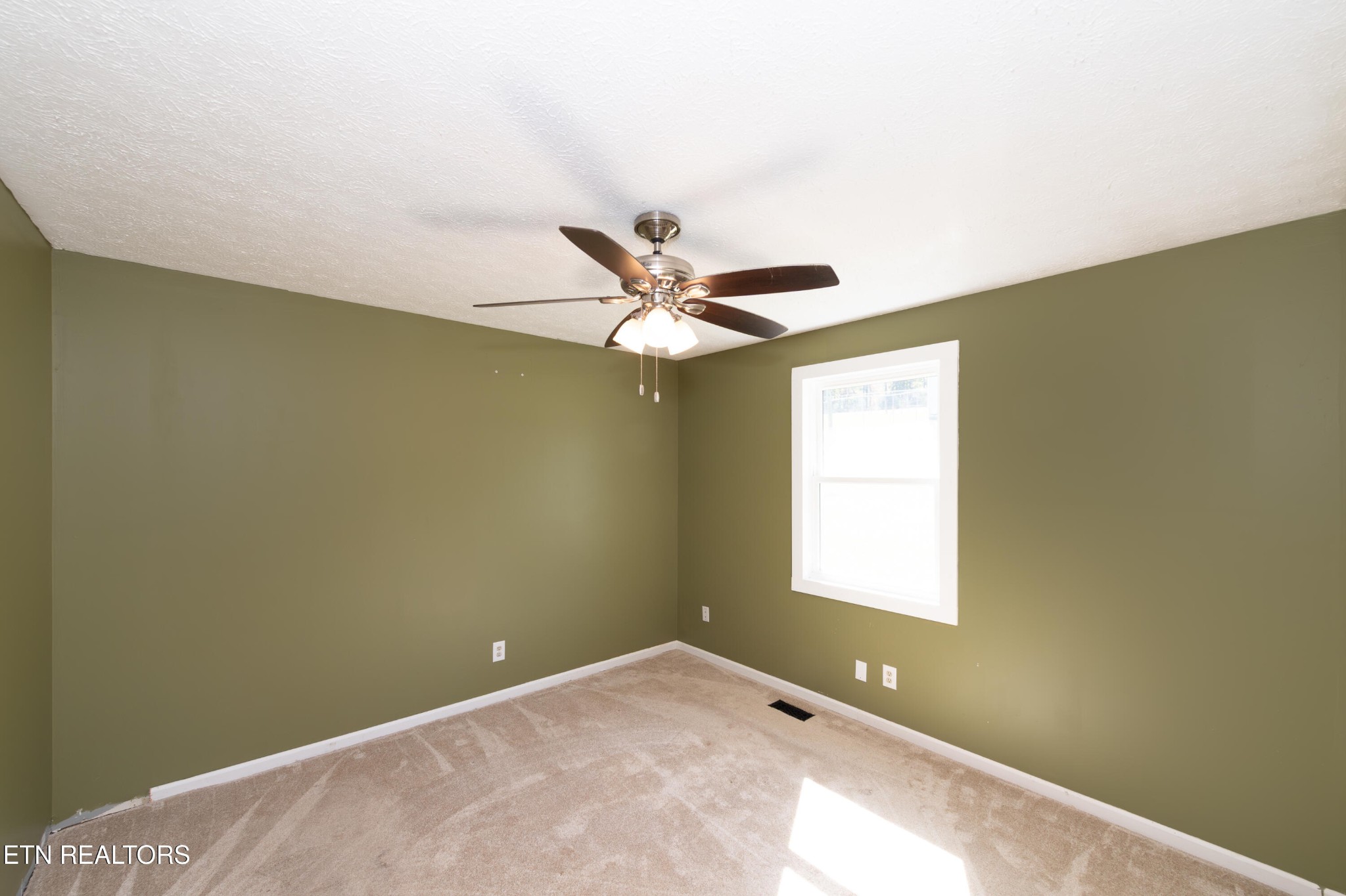 759 Laurel Road Clinton, TN 37716 - Photo 24 of 28 a view of an empty room
