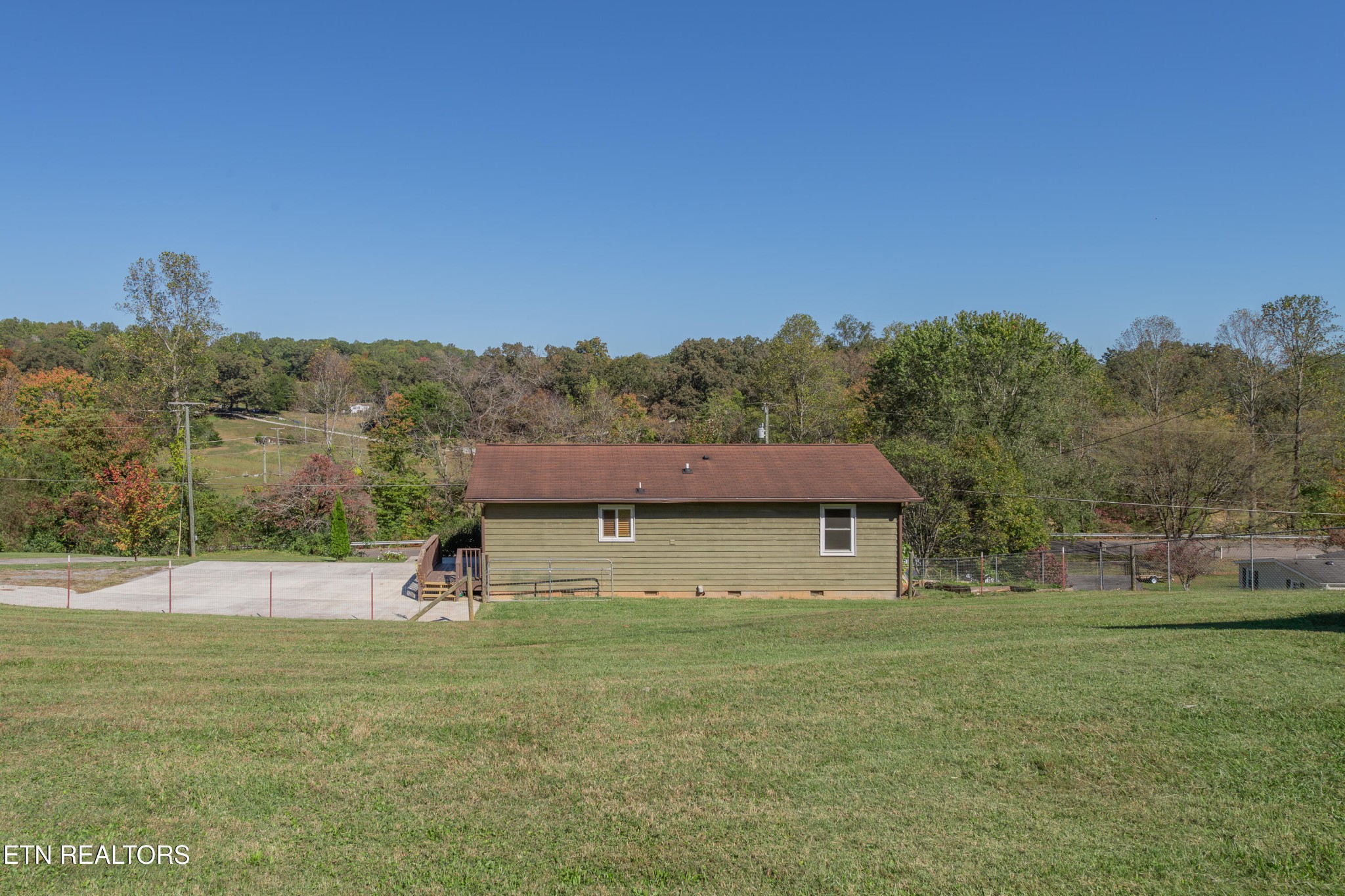 759 Laurel Road Clinton, TN 37716 - Photo 27 of 28 a view of a house with a yard