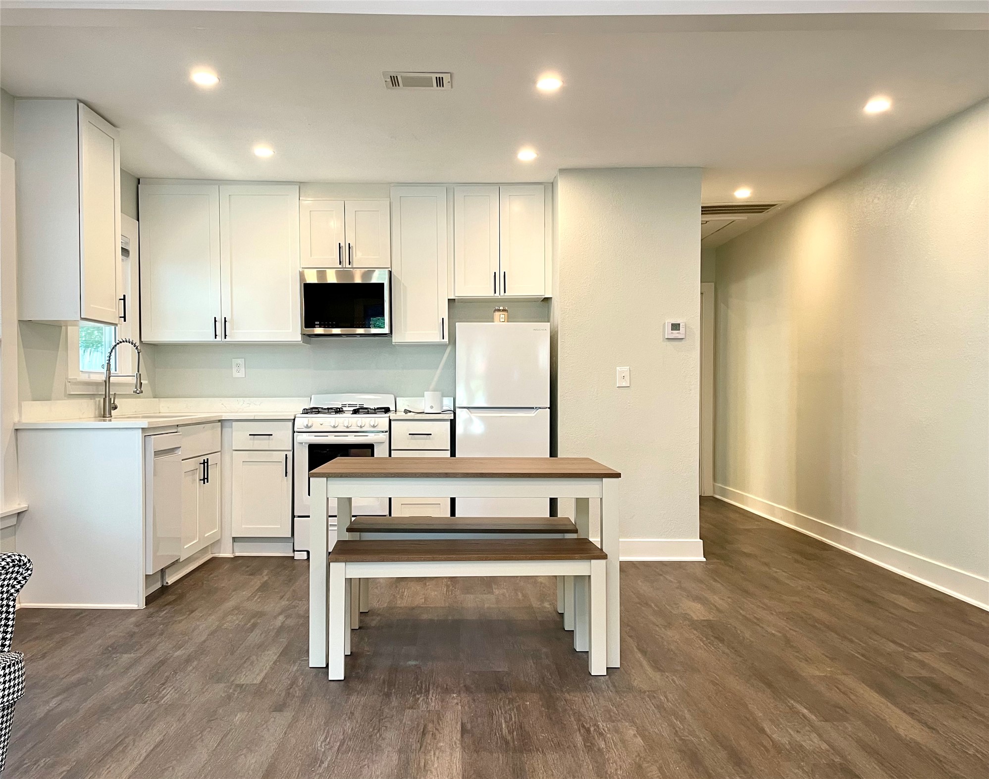807 East Riverside Drive, Unit B Austin, TX 78704 - Photo 10 of 28 A well-equipped kitchen and dining area provide a perfect setting for culinary creations and casual meals.