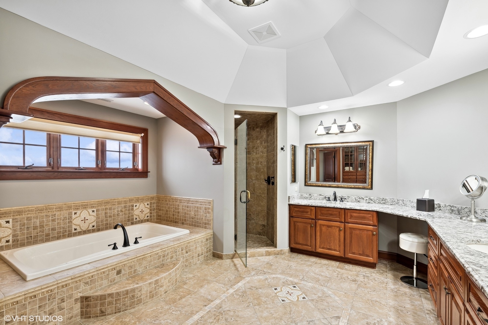 381 Argyle Avenue Elmhurst, IL 60126 - Photo 27 of 63 a bathroom with a tub sink and mirror
