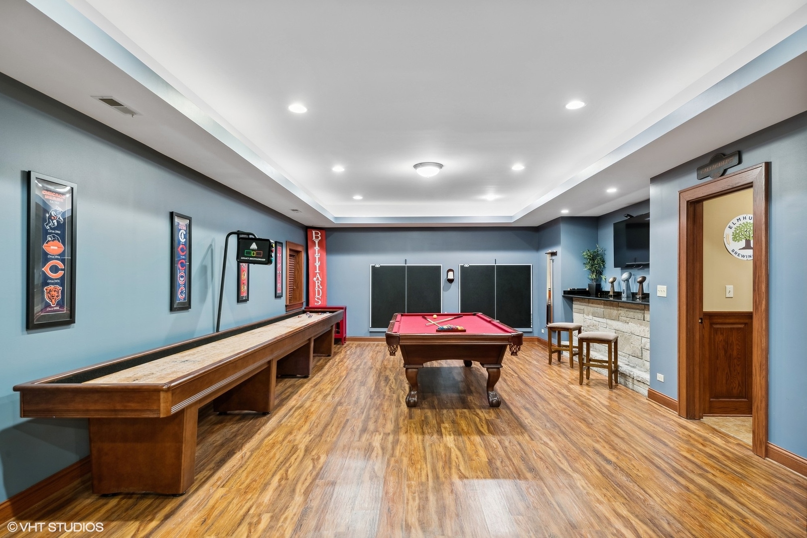 381 Argyle Avenue Elmhurst, IL 60126 - Photo 43 of 63 a living room with furniture and a wooden floor