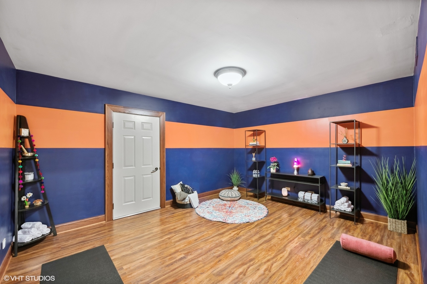 381 Argyle Avenue Elmhurst, IL 60126 - Photo 47 of 63 a dining room with furniture and a potted plant