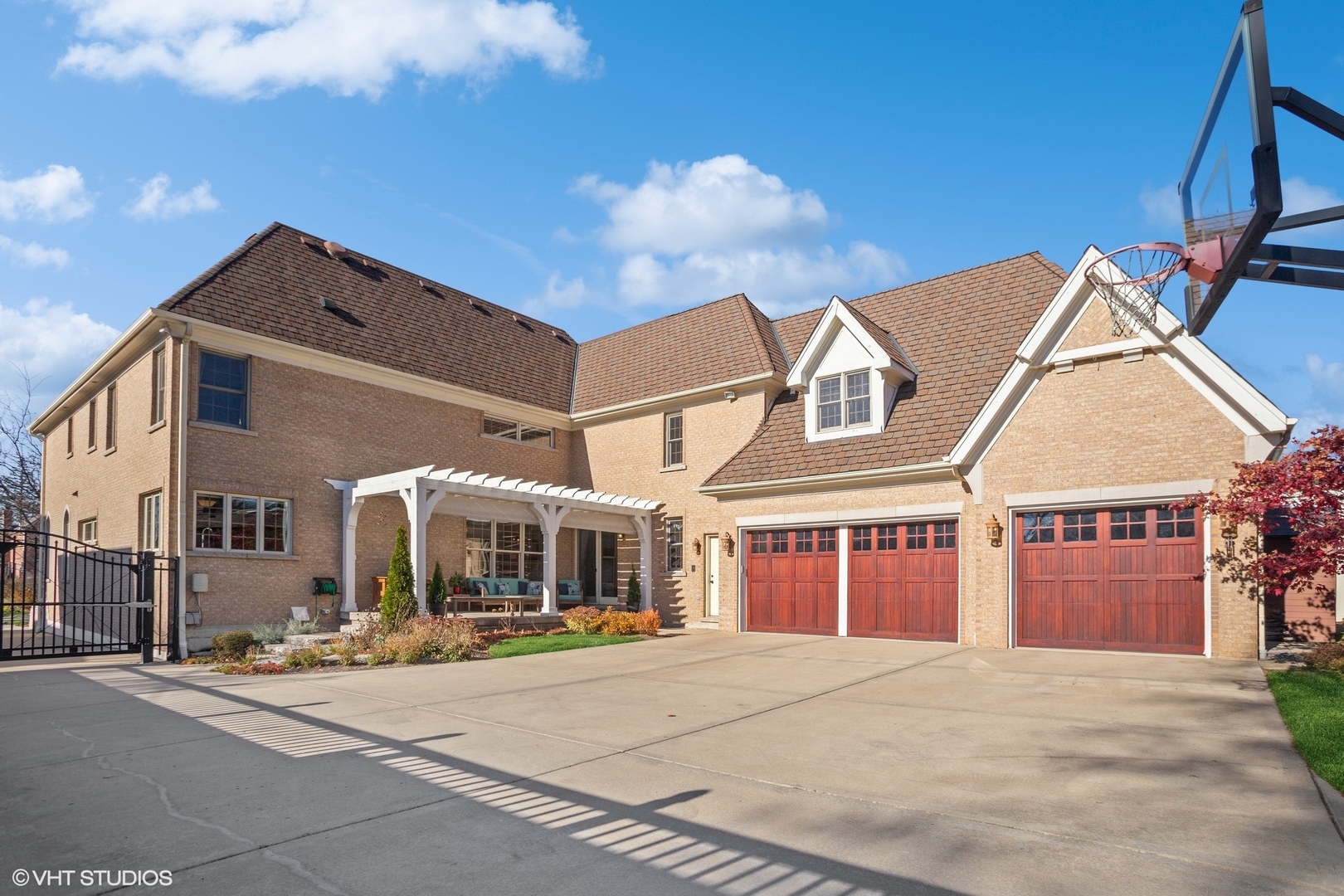 381 Argyle Avenue Elmhurst, IL 60126 - Photo 49 of 63 a view of a building with a street