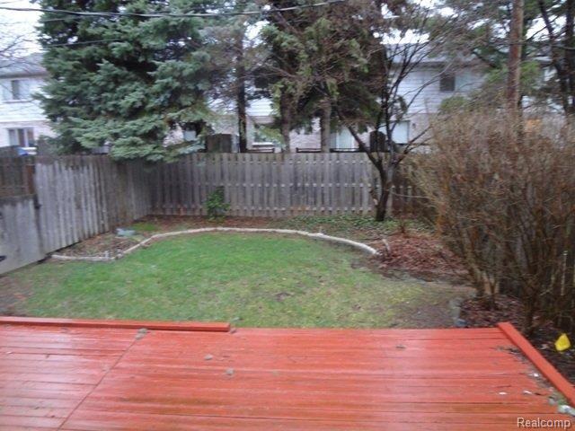 99 Manor Way, Unit 51 Rochester, MI 48309 - Photo 2 of 7 Backyeard.JPG
