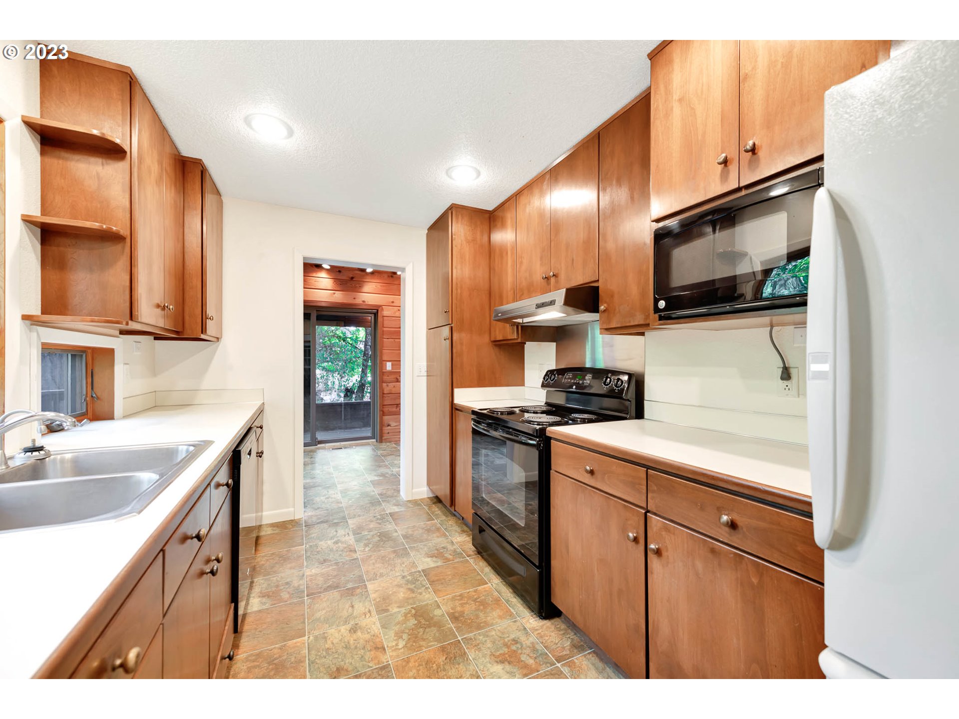 77383 Mosby Creek Road Cottage Grove, OR 97424 - Photo 12 of 48 Kitchen