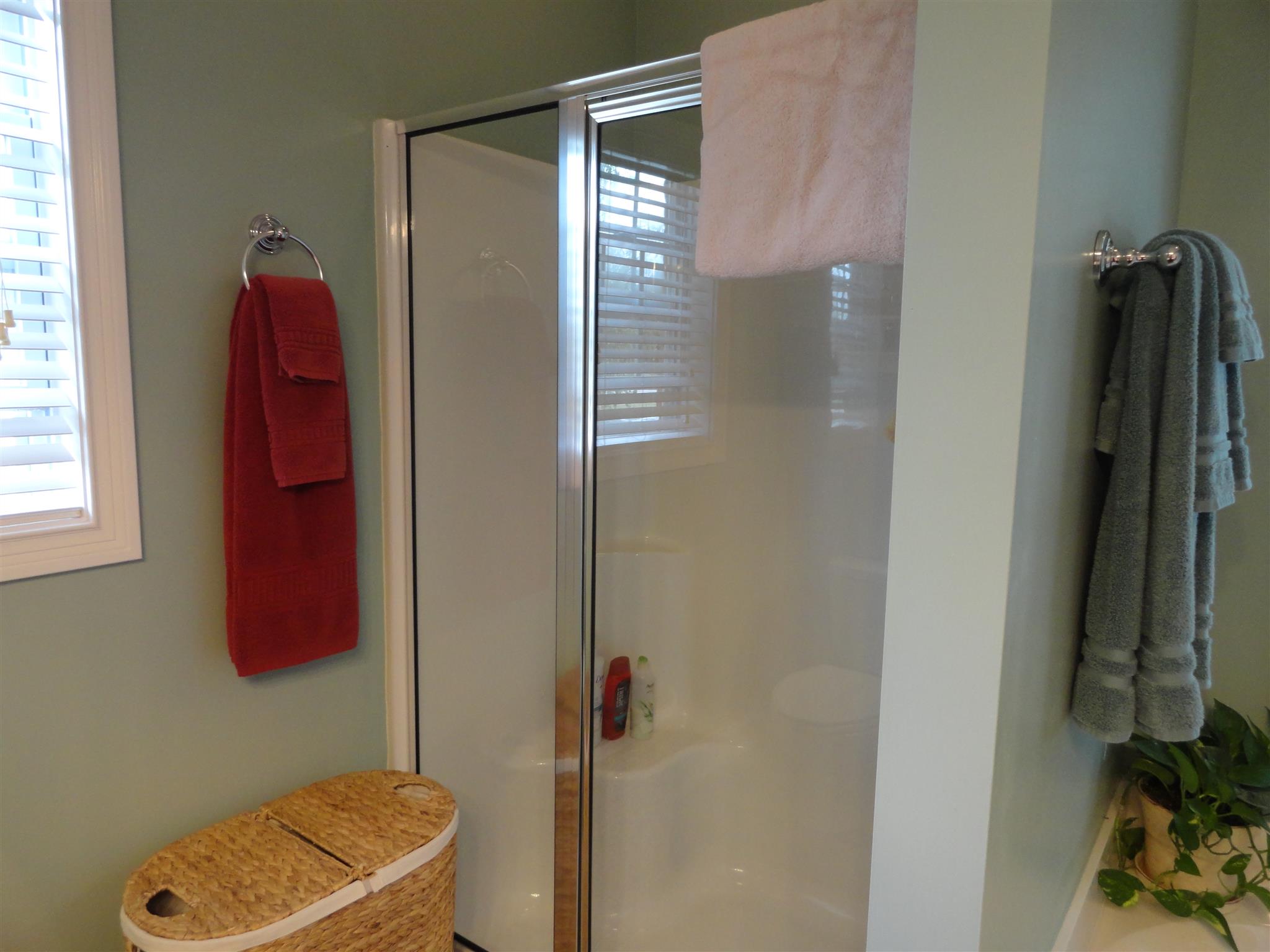 716 Heritage Road Lebanon, TN 37087 - Photo 24 of 30 separate walk in shower with seat