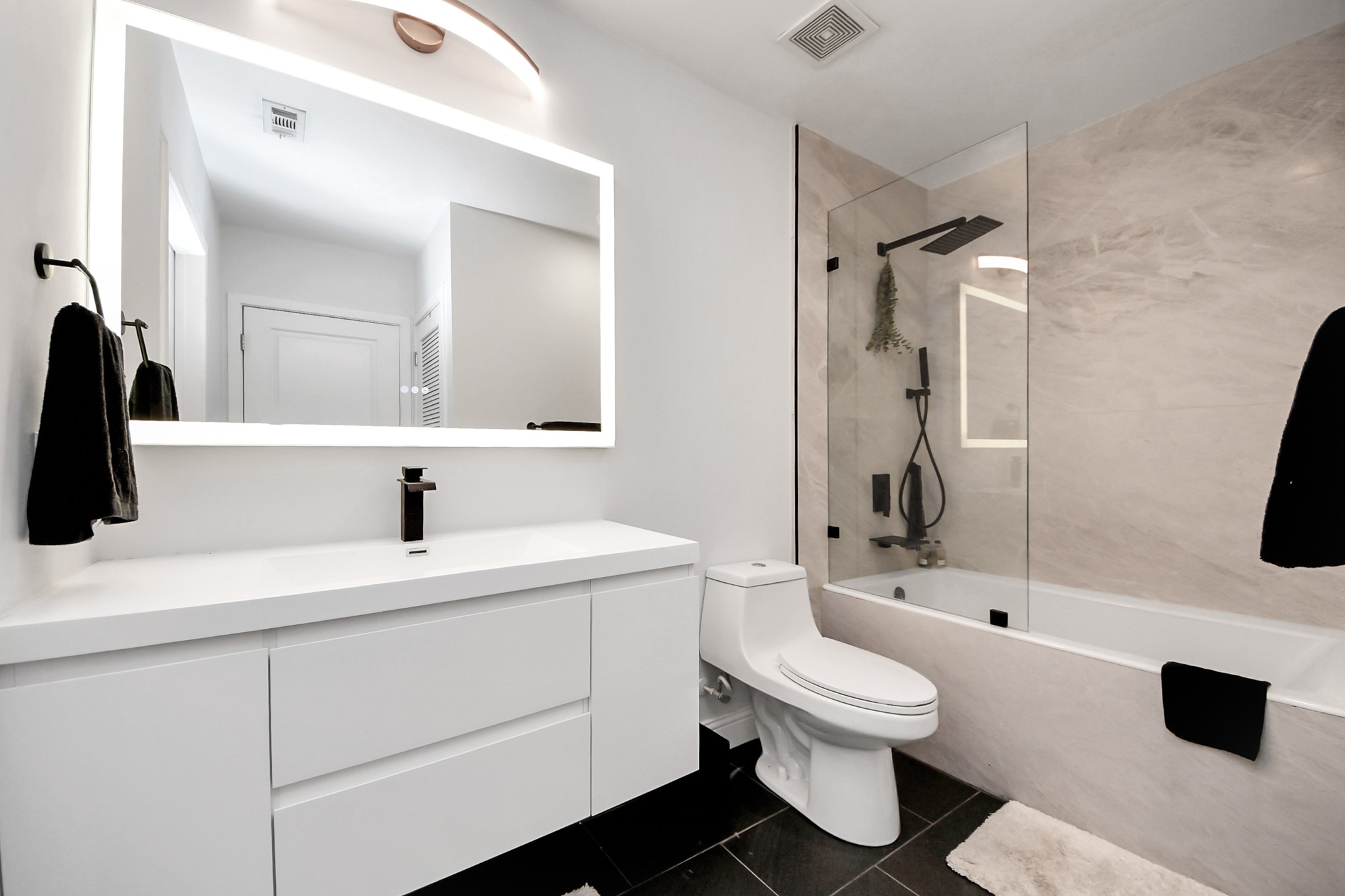 5925 Almeda Road, Unit 11616 Houston, TX 77004 - Photo 21 of 39 a bathroom with a toilet sink a mirror and shower
