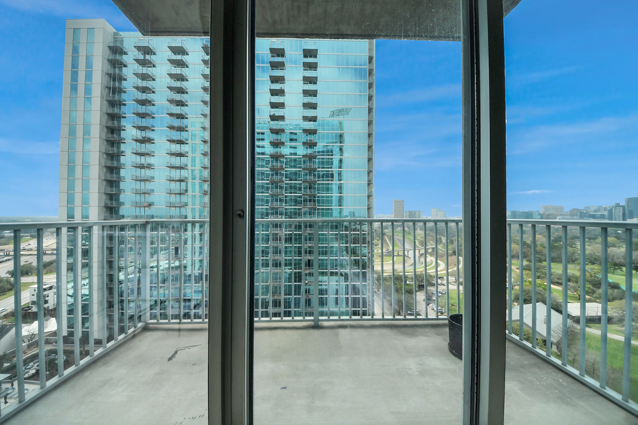 5925 Almeda Road, Unit 11616 Houston, TX 77004 - Photo 24 of 39 a view of a balcony