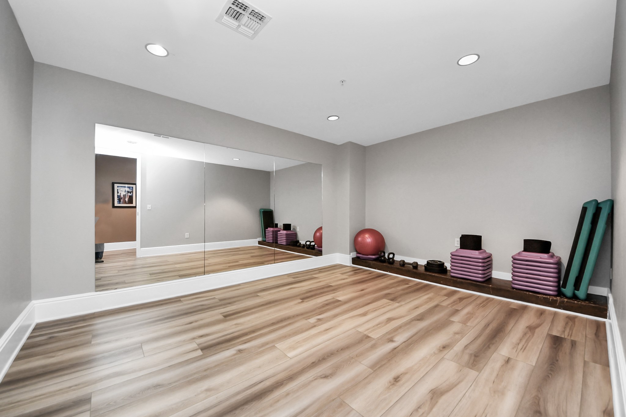 5925 Almeda Road, Unit 11616 Houston, TX 77004 - Photo 34 of 39 a bedroom with a bed and a dresser