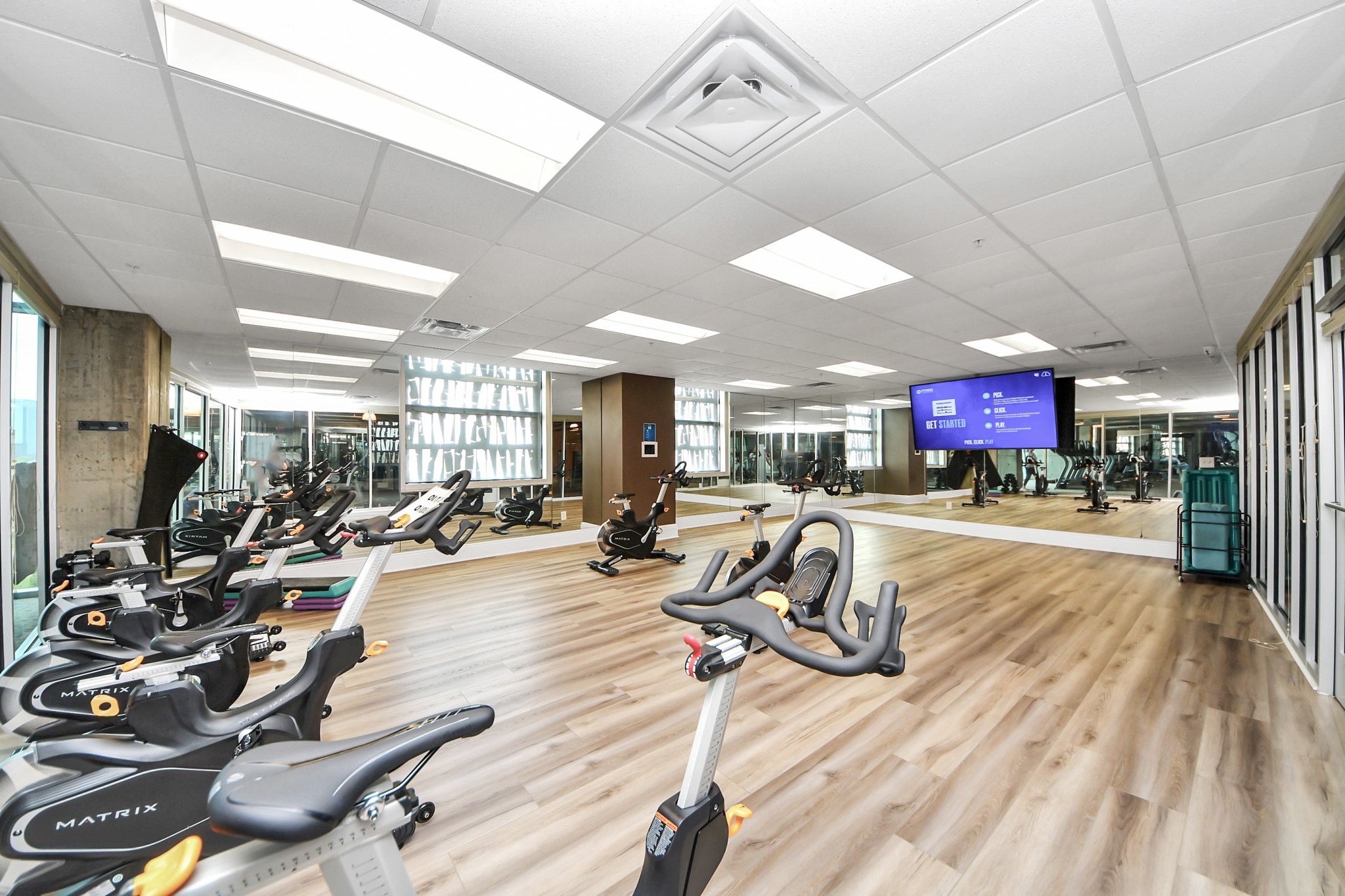 5925 Almeda Road, Unit 11616 Houston, TX 77004 - Photo 38 of 39 a view of a room with gym equipment