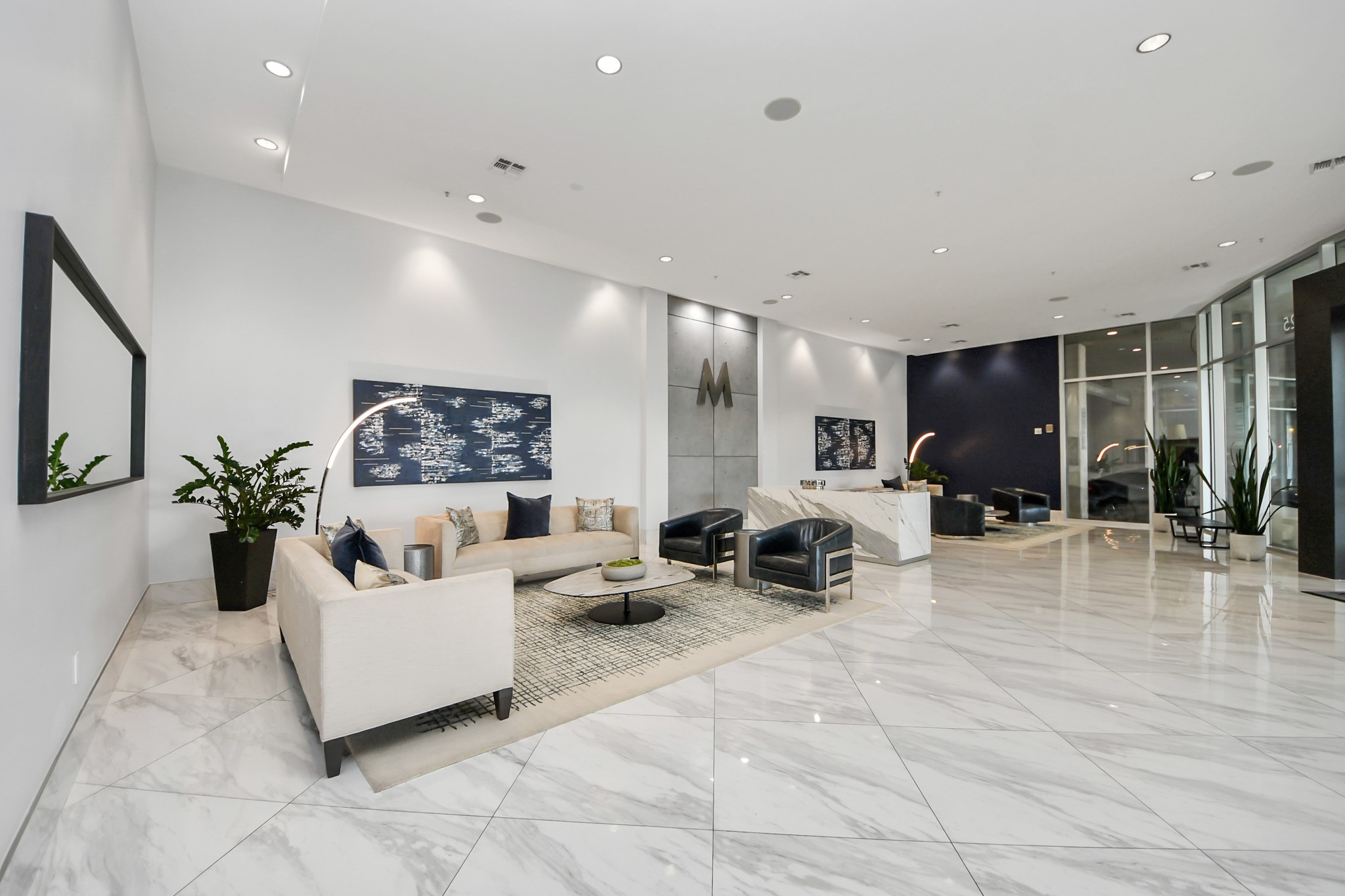 5925 Almeda Road, Unit 11616 Houston, TX 77004 - Photo 39 of 39 a living room with furniture and a large window