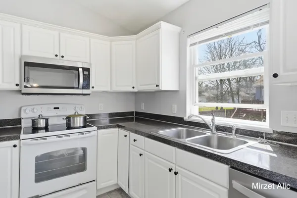$315,000 | 300 Regent Street Southeast, Grand Rapids, MI 49548