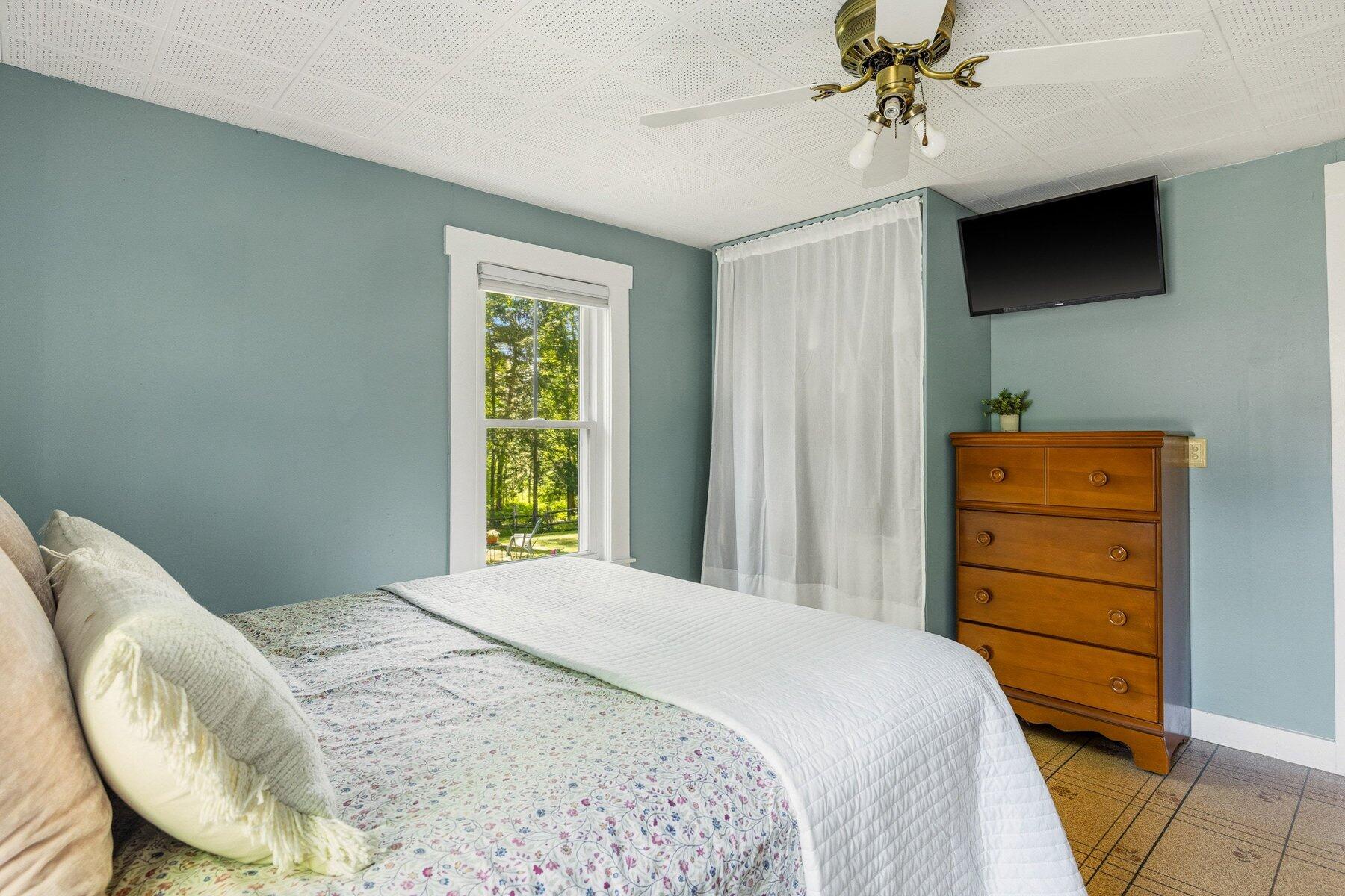 136 Martin Road Kittery, ME 03904 - Photo 19 of 39 PriPrimary Bedroom - other angle