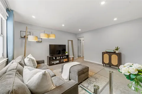 $347,000 | 9 Bryant Crescent, Unit 1G, White Plains, NY 10605