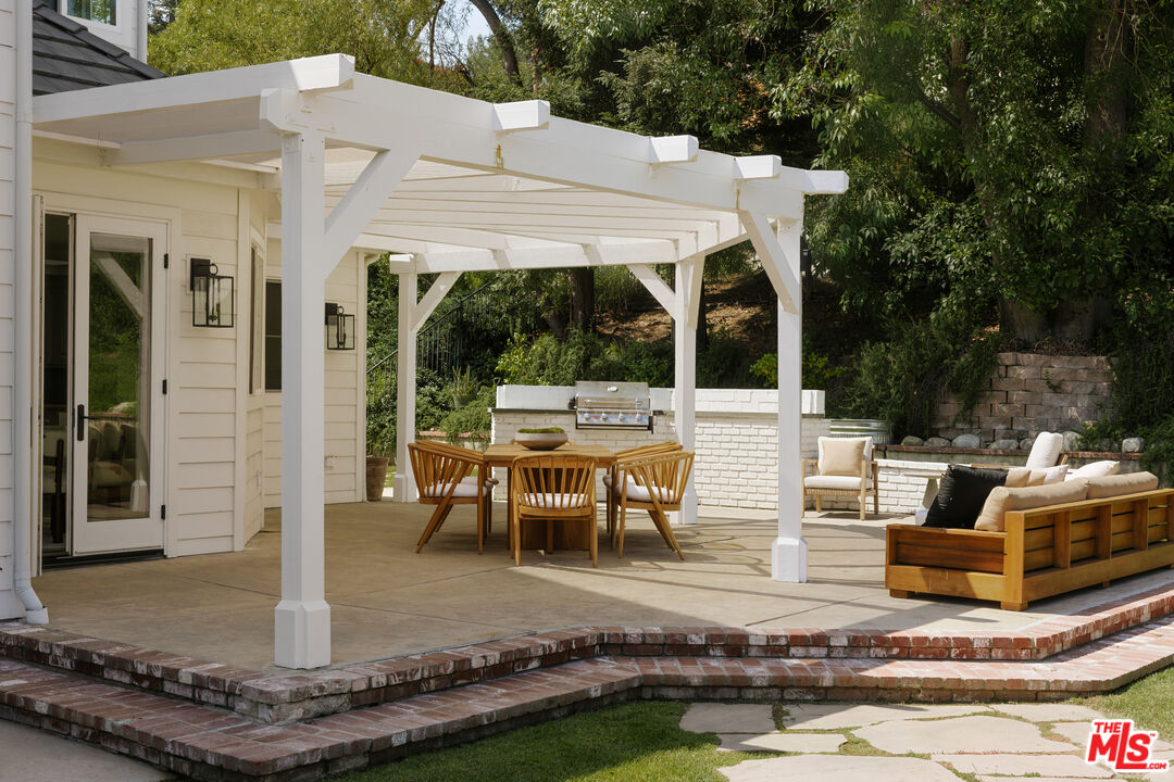 24049 Chestnut Way Calabasas, CA 91302 - Photo 31 of 37
