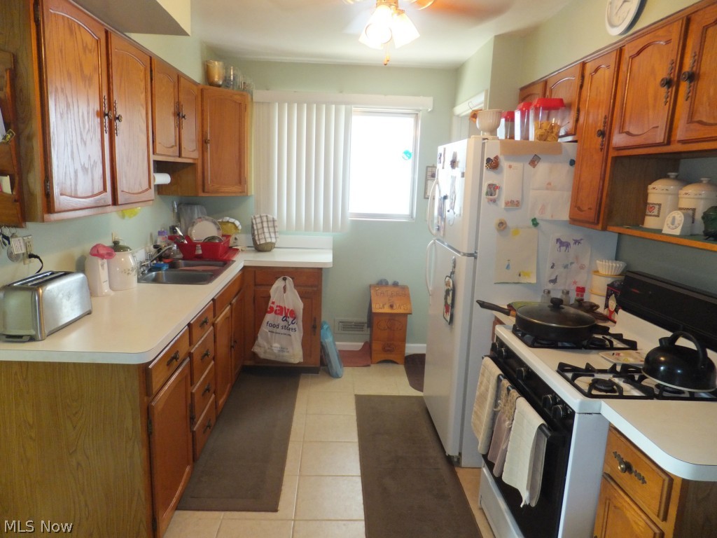 712 West Schaaf Road Cleveland, OH 44109 - Photo 6 of 17 Gallery Image 6