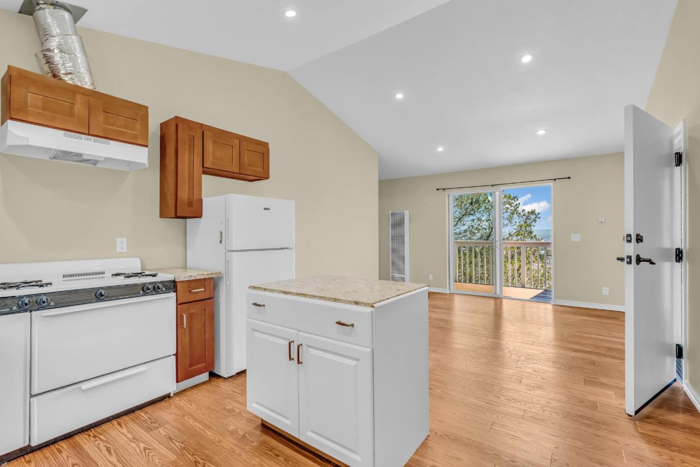 425 Vía Del Rey Monterey, CA 93940 - Photo 15 of 34